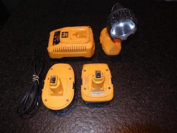 dewalt batterijen 18V met oplader en lamp