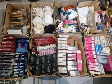 NIEUW  , 8 dozen ondergoed , bh , lingerie , hemden slip sok beschikbaar voor biedingen