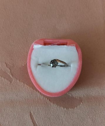 Ring. beschikbaar voor biedingen