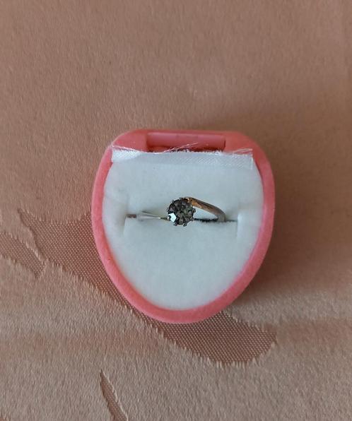 Ring., Handtassen en Accessoires, Ringen, Gebruikt, Dame, Grijs, IJzer of Staal, Met strass, Ophalen