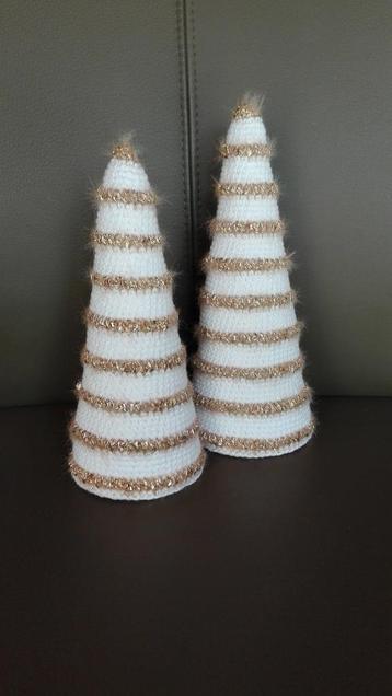 Kerstdecoratie - gehaakte kerstboompjes beschikbaar voor biedingen