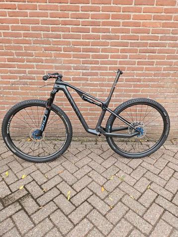 Canyon Lux Frame S incl voorvork en carbon Duke wielen beschikbaar voor biedingen