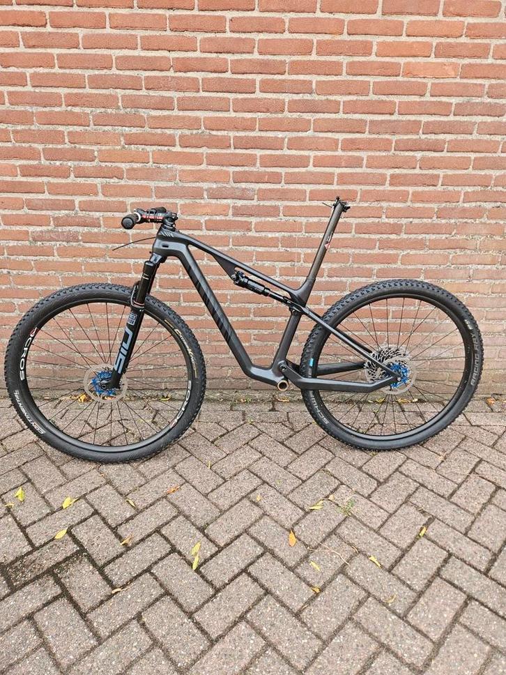 Canyon Lux Frame S incl voorvork en carbon Duke wielen, Vélos & Vélomoteurs, Vélos Pièces, Comme neuf, VTT, Enlèvement ou Envoi