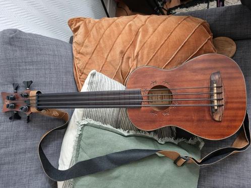 Ortega Lizard Ukulele fretless bas kopen of ruilen, Muziek en Instrumenten, Snaarinstrumenten | Gitaren | Bas, Zo goed als nieuw