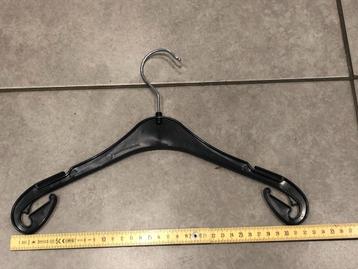 junior kleding hangers beschikbaar voor biedingen