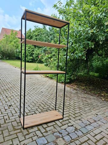Decoratie rek beschikbaar voor biedingen