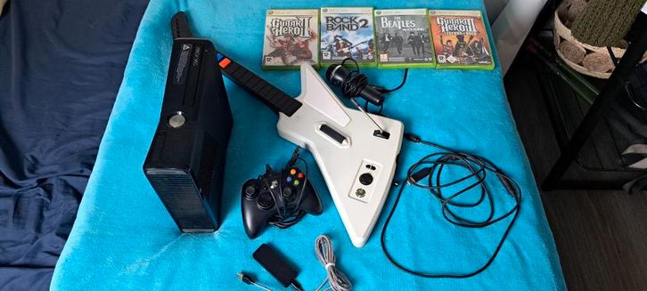 Xbox 360 set + Games + Xplorer gitaar en Series X convertor, Games en Spelcomputers, Spelcomputers | Overige, Gebruikt, Ophalen