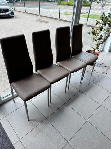 4 stoelen beschikbaar voor biedingen
