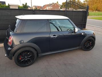 Mini Cooper 1.6 Essence. Depuis 2007. Avec 156 000 km. Rejet, Autos, Noir, Particulier, Tissu, Cooper