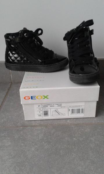 Schoenen (voor kinderen en heren). beschikbaar voor biedingen
