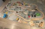 Grote houten treinbaan + extra, Ophalen, Zo goed als nieuw