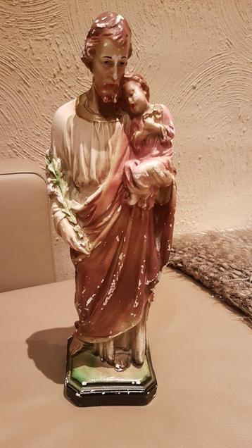 Zeer oud Sint-Jozefbeeld met kind beschikbaar voor biedingen