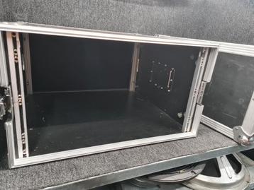 Étui FlightCase/Tunnel 19 pouces 6U  disponible aux enchères