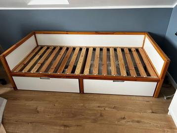 Kura bed met laden beschikbaar voor biedingen