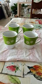 tasses blanc et vert printanier frais Tante Kaat 4 pièces, Maison & Meubles, Comme neuf, Tasse(s) et/ou soucoupe(s), Autres styles