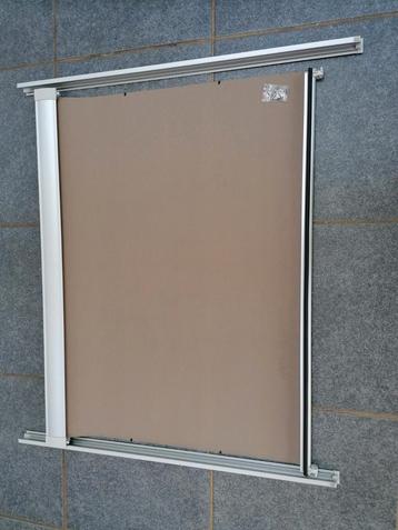 Store Velux Premium occultant GGL4, très bon état. beschikbaar voor biedingen