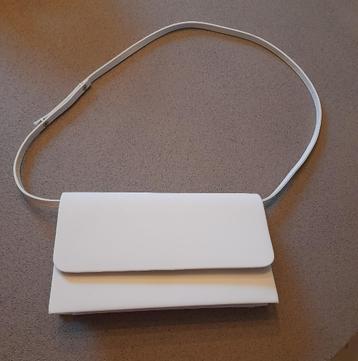 vintage handtas wit beschikbaar voor biedingen