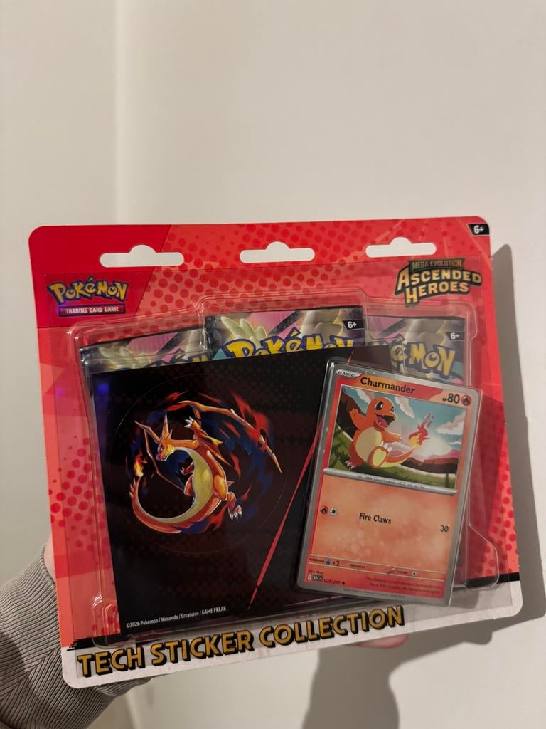 Ascended Heroes Charmender Tech Sticker Collection Pokemon, Hobby en Vrije tijd, Verzamelkaartspellen | Pokémon, Nieuw, Booster