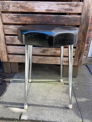 Vintage bakelieten kruk VyncoLuxe beschikbaar voor biedingen