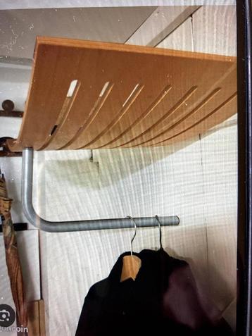 2 IKEA kapstokhaken met stang en hoedenhouder beschikbaar voor biedingen