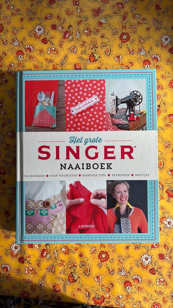 Hilde Smeesters - Het grote singer naaiboek, Boeken, Overige Boeken, Zo goed als nieuw, Ophalen of Verzenden
