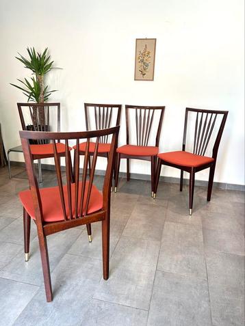 5 vintage donker houten spijlen stoelen beschikbaar voor biedingen
