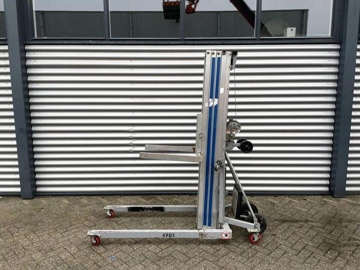 Genie SLC-24 Materiaallift kanaallift (bj 2013), Zakelijke goederen, Machines en Bouw | Liften, Steigers en Ladders