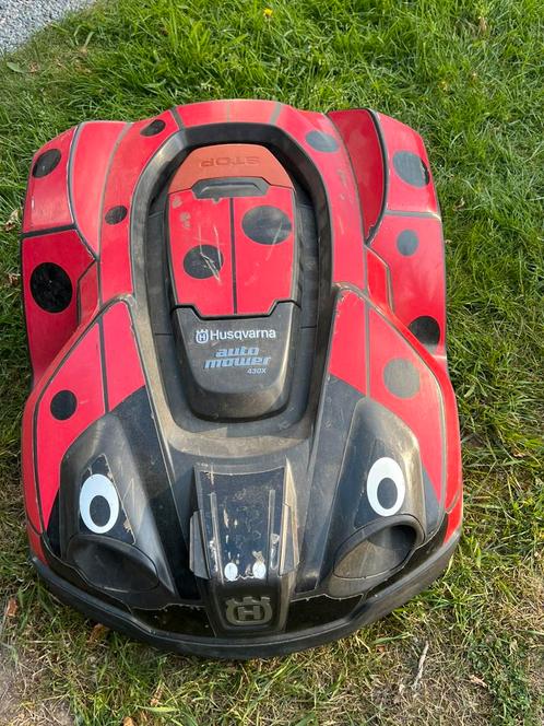 Grasrobot Husqvarna, Tuin en Terras, Robotmaaiers, Zo goed als nieuw, Meer dan 25 cm, Met regensensor, Bestuurbaar via app, Ophalen