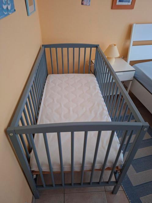 Mooi grijs kinderbedje. Bijna niet gebruikt., Kinderen en Baby's, Babywiegjes en Ledikanten, Zo goed als nieuw, Ledikant, Ophalen
