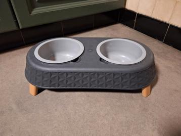 Voerbakje hond beschikbaar voor biedingen