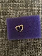 Zilverkleurig hartje met blauw steentje, Ophalen of Verzenden, Gebruikt