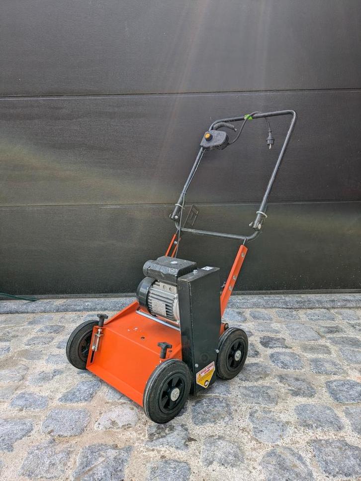 TE HUUR: ELIET VERTICUTEERMACHINE, Tuin en Terras, Verticuteermachines, Zo goed als nieuw, Ophalen of Verzenden