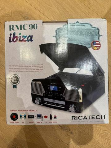Ricatech RMC90 Ibiza – Retro platenspeler met USB beschikbaar voor biedingen