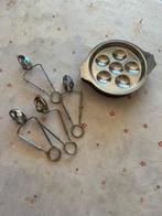 Assiettes et pinces à escargots, Maison & Meubles, Assiettes(s), Comme neuf, Enlèvement, Autres matériaux