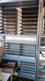 Hoge metalen klasseerrekjes- 8 schabben, Ophalen, Zo goed als nieuw