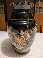 Vaas in zwart glas met bloemmotief., Huis en Inrichting, Woonaccessoires | Vazen, Ophalen, Zo goed als nieuw, Zwart, Glas