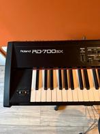 Roland RD-700SX Stage Piano te koop – inclusief accessoires, Ophalen, Zwart, Digitaal, Zo goed als nieuw
