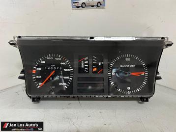 Audi 80 B2 typ 81 instrumentenpaneel  km-teller  beschikbaar voor biedingen