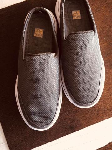 Pantoffels unisex M 43 beschikbaar voor biedingen