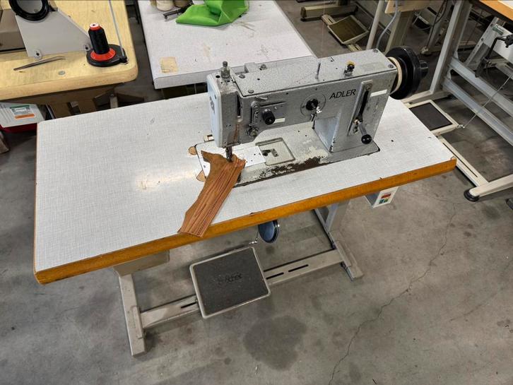 Industriele naaimachine adler 267 3voudig transport, Hobby en Vrije tijd, Naaimachines en Toebehoren, Gebruikt, Naaimachine, Overige merken