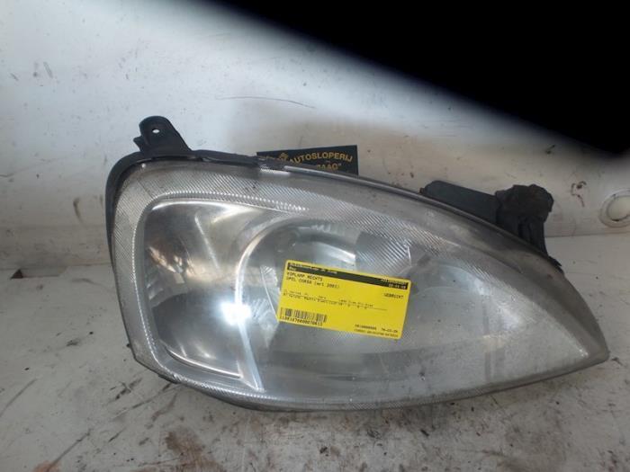 Phare droit d'un Opel Corsa, Autos : Pièces & Accessoires, Éclairage, Opel, Utilisé, 3 mois de garantie, Enlèvement ou Envoi