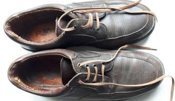 Chaussures pour hommes disponible aux enchères