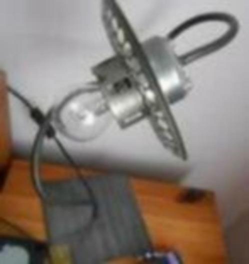 lampe de table chevet metal gris avec socle ampoule fonction, Maison & Meubles, Lampes | Lampes de table, Comme neuf, Moins de 50 cm