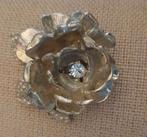Prachtige roos broche met steentje., Handtassen en Accessoires, Broches, Ophalen of Verzenden, Zo goed als nieuw, Zilver, Overige materialen