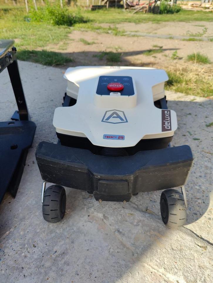 Robot maaier Ambrogio Deluxe tot 4000m², Tuin en Terras, Robotmaaiers, Zo goed als nieuw, Meer dan 25 cm, Ophalen