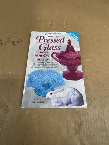glas en flessen boek - Antiquetrader american pressed glass  beschikbaar voor biedingen