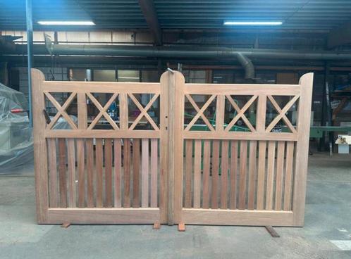 Afzelia poort  B 3,05 m tot 3,20 m x H 1,65 m, Tuin en Terras, Tuinpoorten, Nieuw, Draaipoort, Hout, Ophalen