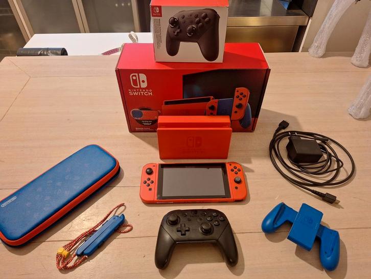 Nintendo Switch V2 Mario Red & Blue Edition + Pro Controller, Games en Spelcomputers, Spelcomputers | Nintendo Switch, Ophalen