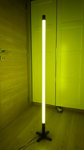 Gaming neon, sfeerlicht, geel. beschikbaar voor biedingen
