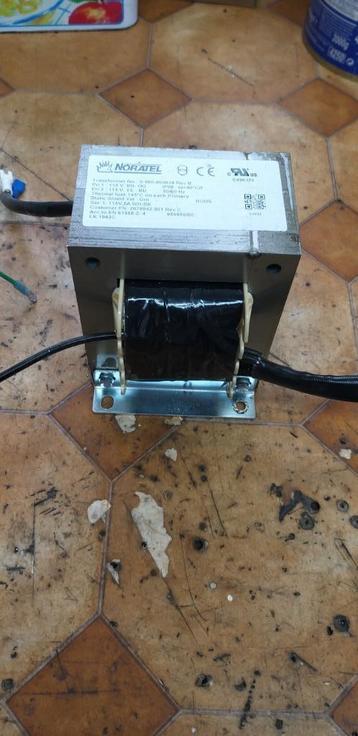 Transformateur 115V 5A disponible aux enchères